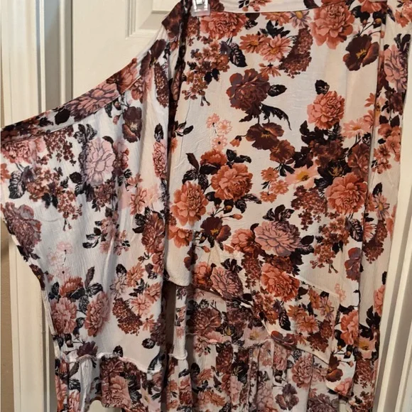 Floral faux wrap high-low/midi skirt with ruffles and ties - Picture 11 of 12